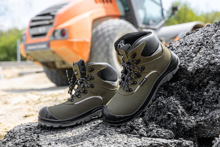 Trzewiki robocze nubukowe SRC S3 Lahti Pro zielono - czarne, rozmiar 44