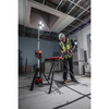 Lampa stojąca Milwaukee z wbudowaną ładowarką M18HOSALC-0 (4933478116)