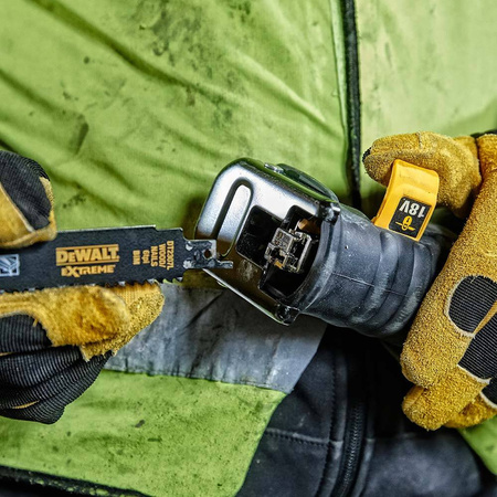 Pilarka szablasta Dewalt DCS380N