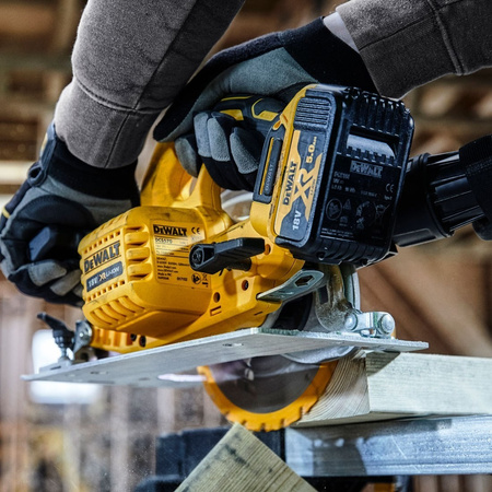 Pilarka tarczowa DeWALT DCS570NT
