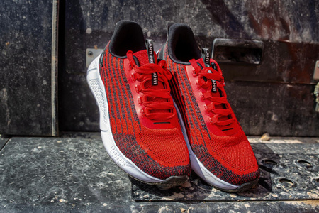 Półbuty z dzianiny 3D czerwono - czarne 39