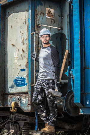 Spodnie bojówki Slim Fit Lahti Pro moro, rozmiar M