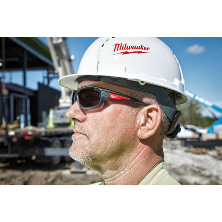 Okulary ochronne przyciemniane Milwaukee 4932471884