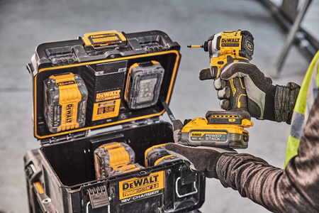 Walizka / ładowarka ToughSystem 2.0 DeWalt DWST83471