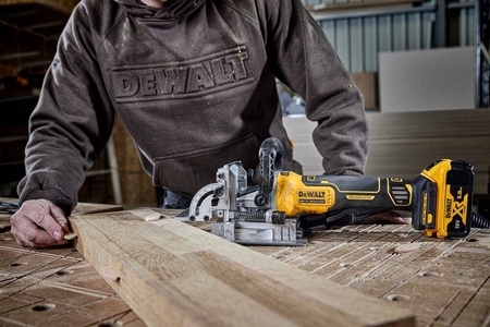 Frezarka do wpustów lamelownica 900W DeWalt DCW682NT